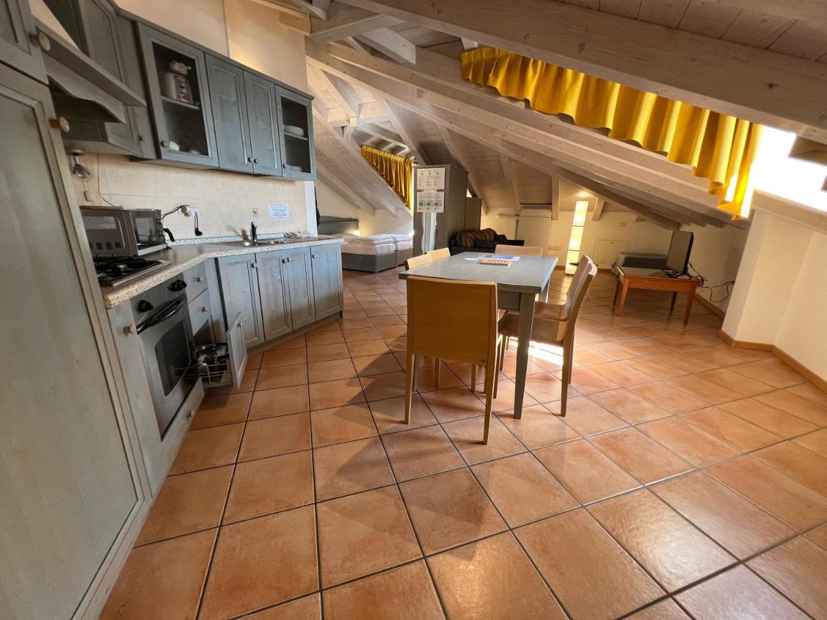 Studio Apartments Baia Azzurra 7 Torbole Sul Garda Exteriör bild