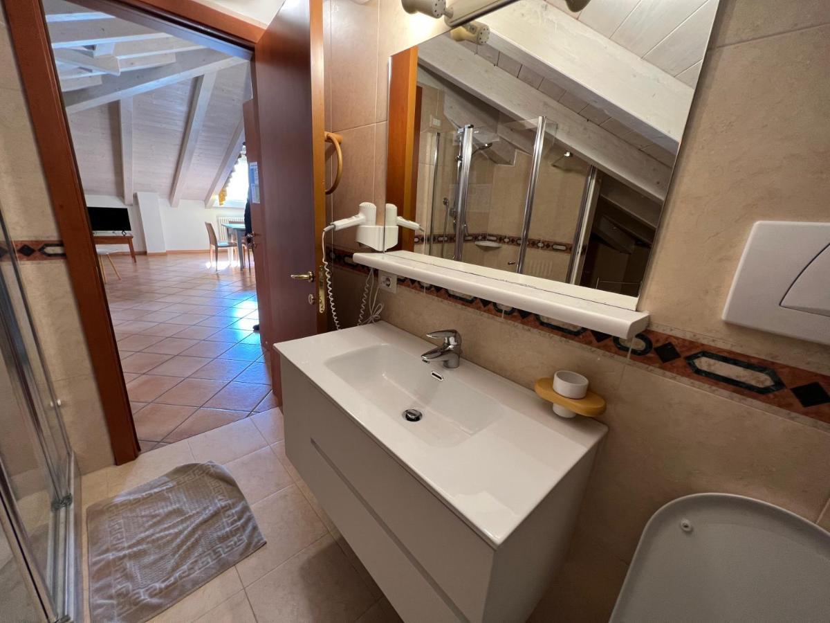 Studio Apartments Baia Azzurra 7 Torbole Sul Garda Exteriör bild