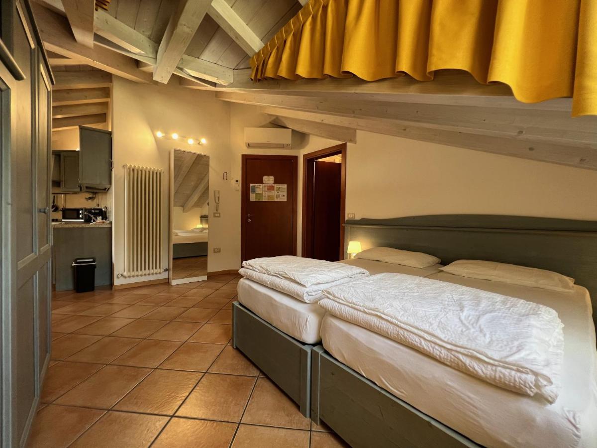 Studio Apartments Baia Azzurra 7 Torbole Sul Garda Exteriör bild