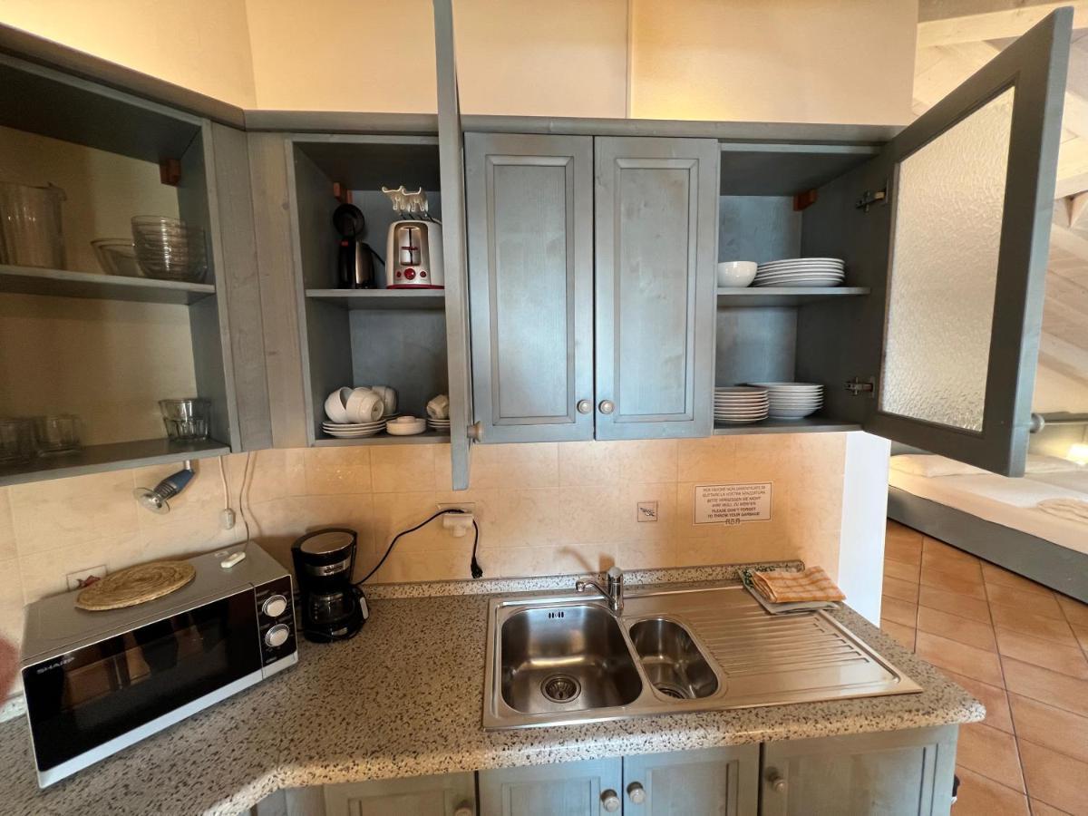 Studio Apartments Baia Azzurra 7 Torbole Sul Garda Exteriör bild