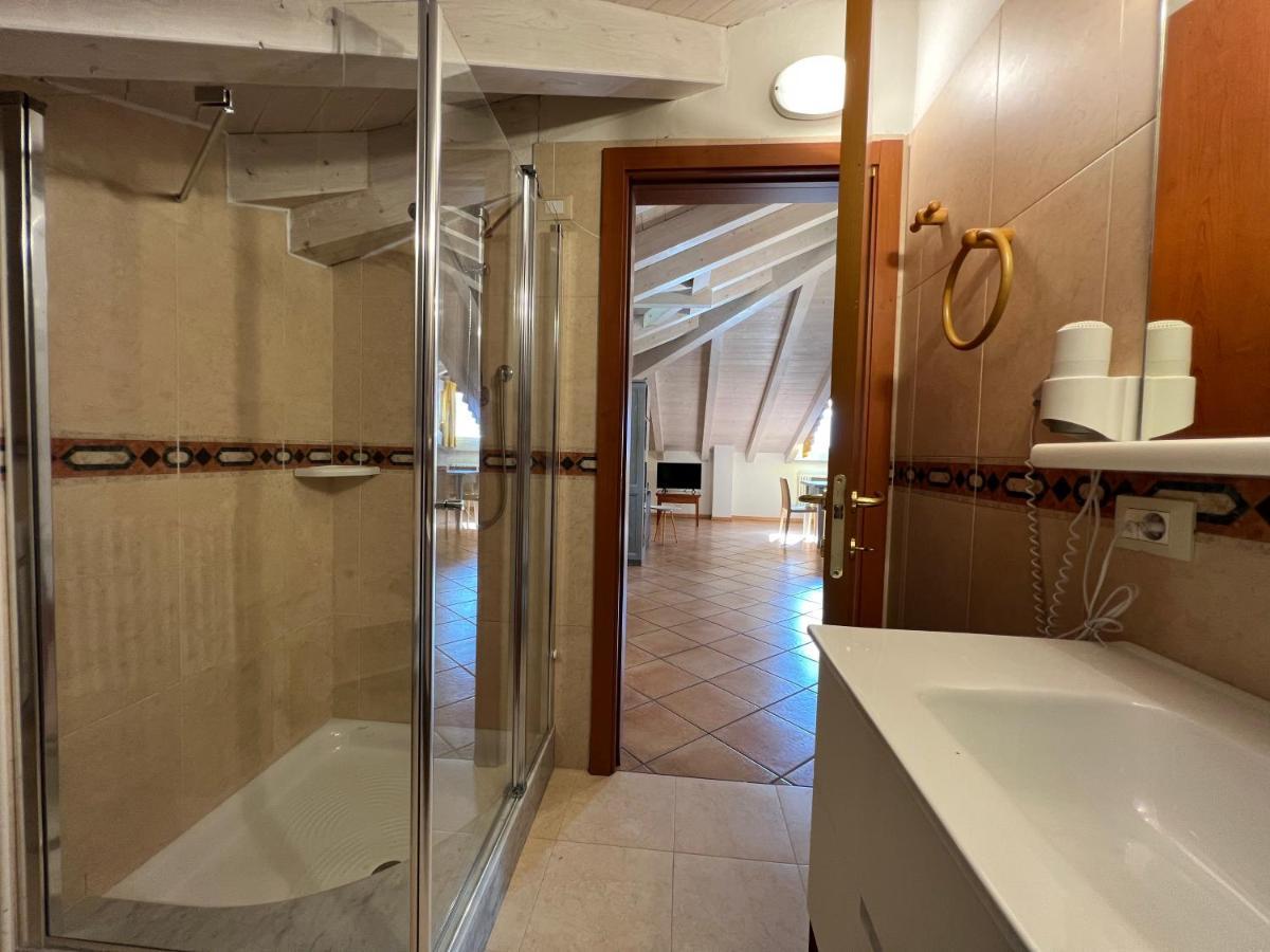 Studio Apartments Baia Azzurra 7 Torbole Sul Garda Exteriör bild